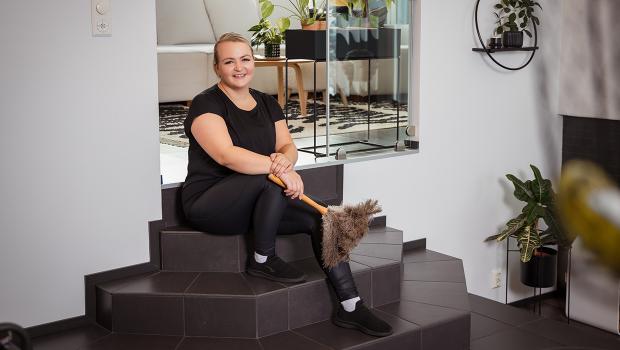 Heidi Niemistö haluaa oppia lisää ja kehittyä puhtausalan työntekijänä.
