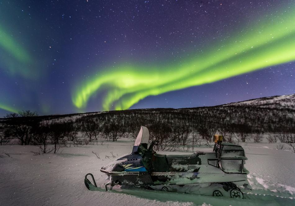 Moottorikelkka tunturissa