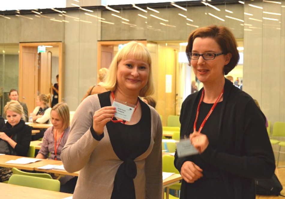 Testipiste järjesti vuonna 2013 kansainvälisen konferensin Paasitornissa. Elina Stordell on kuvassa oikealla. 