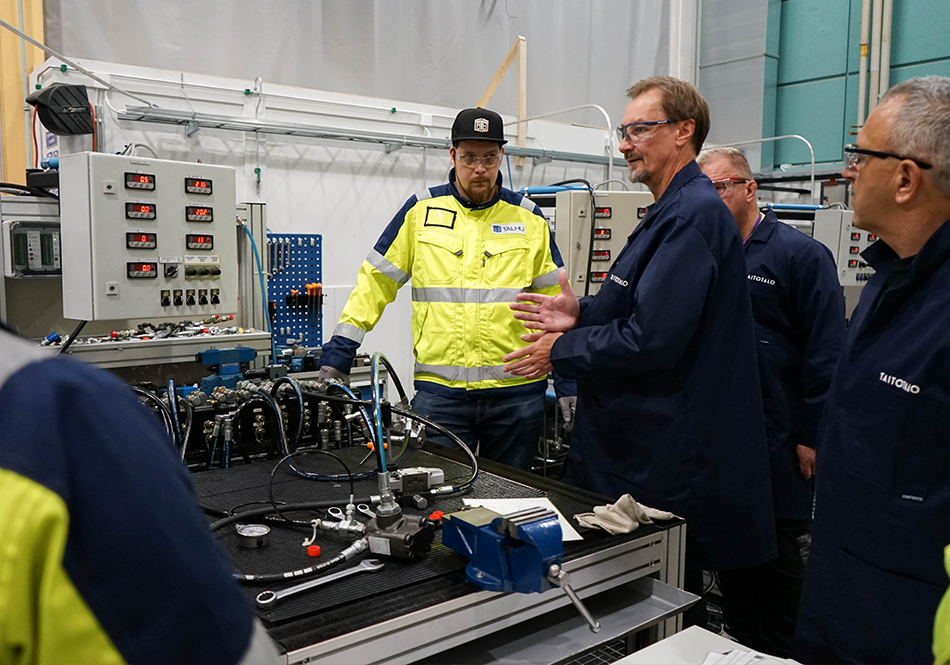 Hydrauliikkakoulutus_kouluttaja Mika Tilus
