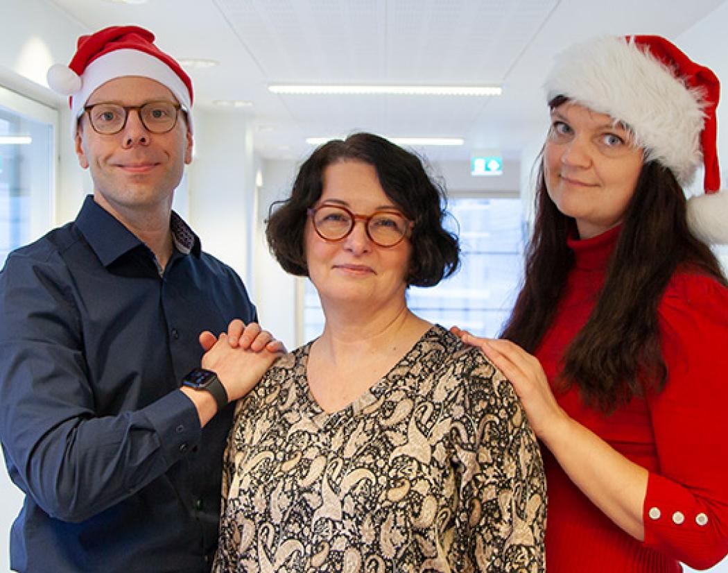 Kerkko Ketonen, Miisa Helenius ja Heidi Paal seivovat rivissä. Heillä on