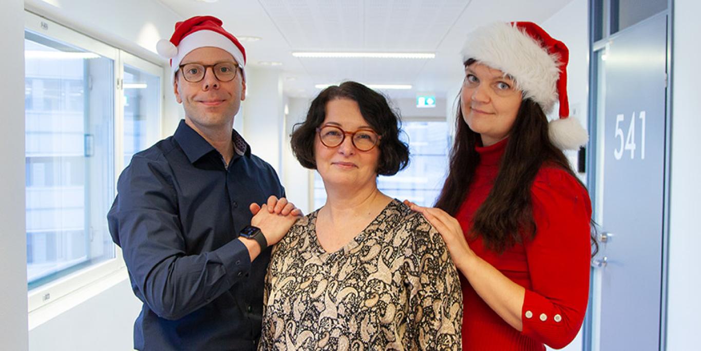 Kerkko Ketonen, Miisa Helenius ja Heidi Paal seivovat rivissä. Heillä on