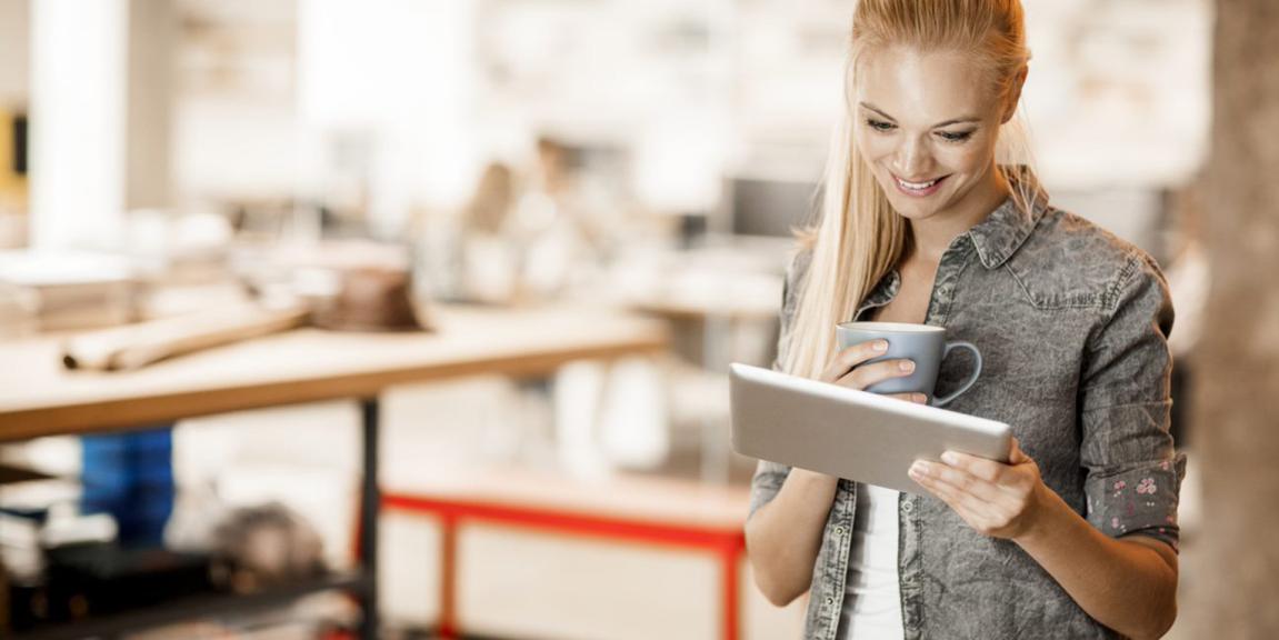 projektijohtaja lukee