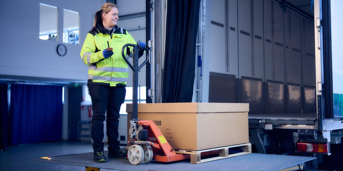 Takalaitanostin, logistiikka